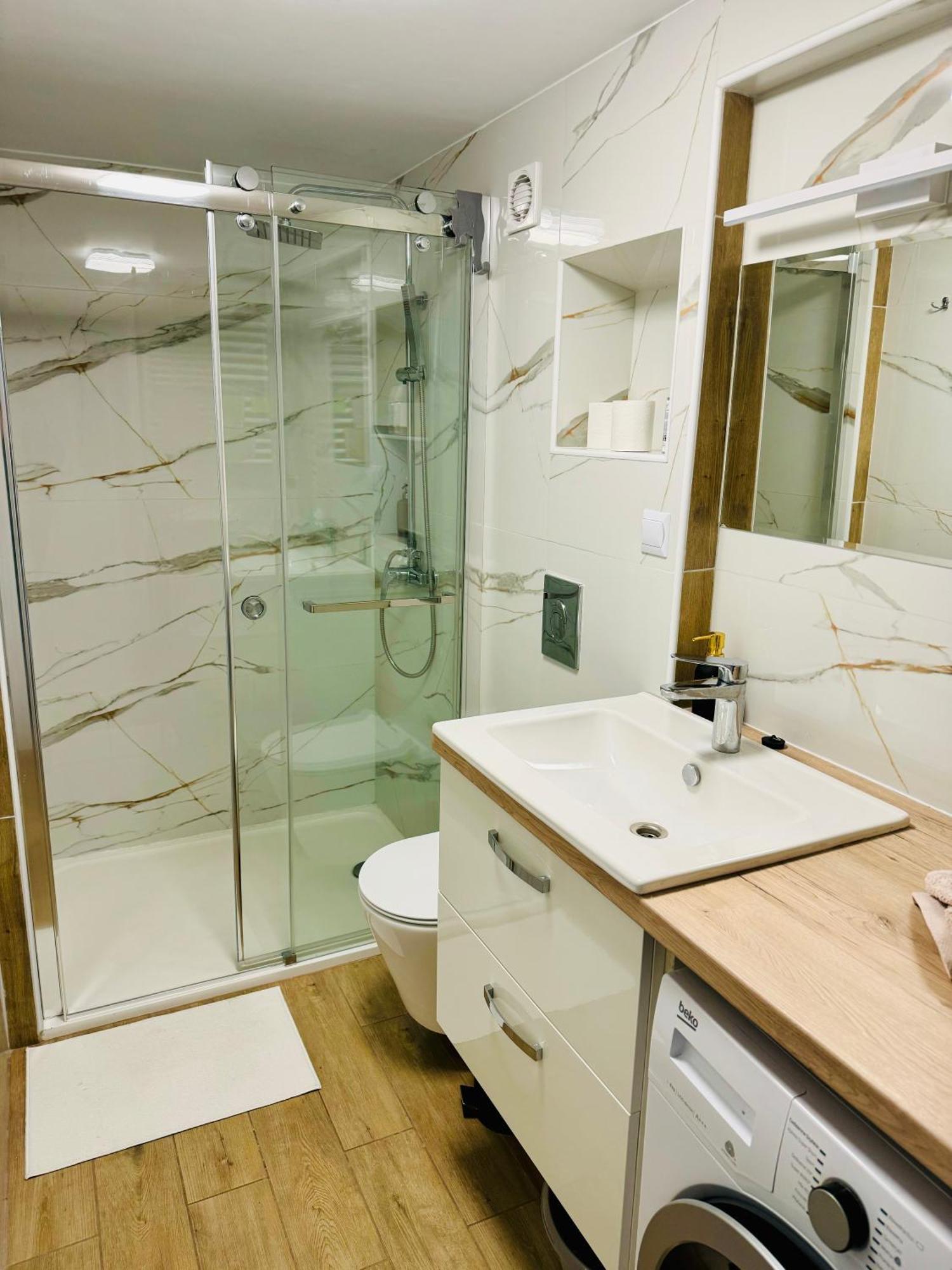 Fredry 15f Kwatera prywatna *